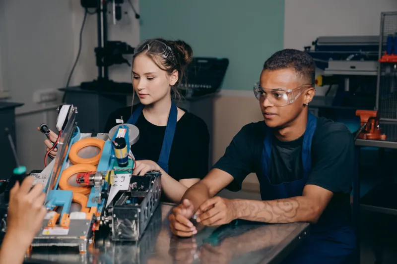 Two Factories, One Floor: Bridging the Technology Divide Between Veteran Operators and the Next Generation of Industrial Engineers